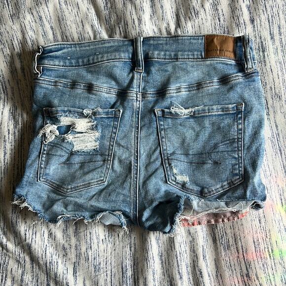 American eagle stretchy distressed light wash denim with paisley pockets size 6 - Picture 2 of 6